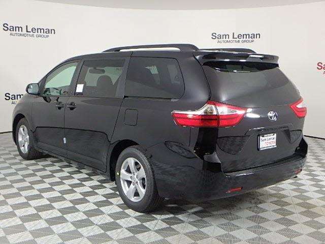 2017 Toyota Sienna LE